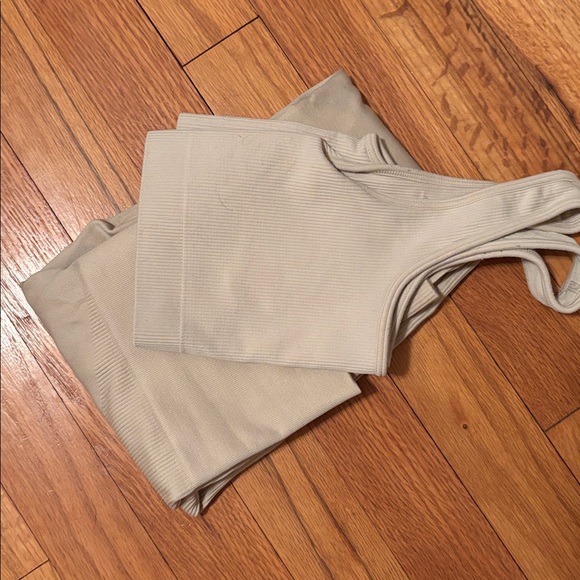 SET Active Ivory Leggings and Top Set - Picture 3 of 3